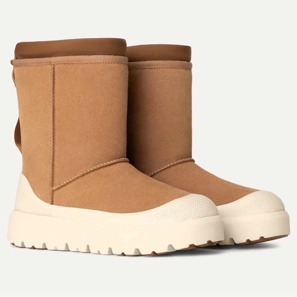 NWOT UGG Classic Short Weather Hybrid M9/W10 Chestnut/Whitecap